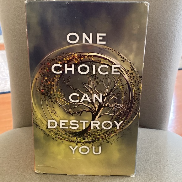 Veronica Roth Divergent Series Book Bundle - Picture 4 of 10